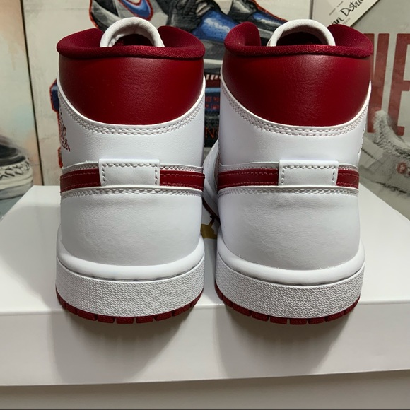 Nike Air Jordan 1 Mid Reverse Chicago BQ6472-161 Red White Womens Size 8 - Picture 3 of 9